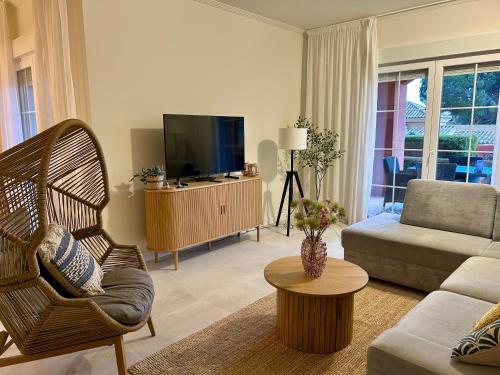 a living room with a couch and a tv at Casa Solina in Islantilla