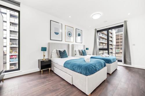 Ένα ή περισσότερα κρεβάτια σε δωμάτιο στο Large 2 Bed with Massive Balcony in Canary Wharf