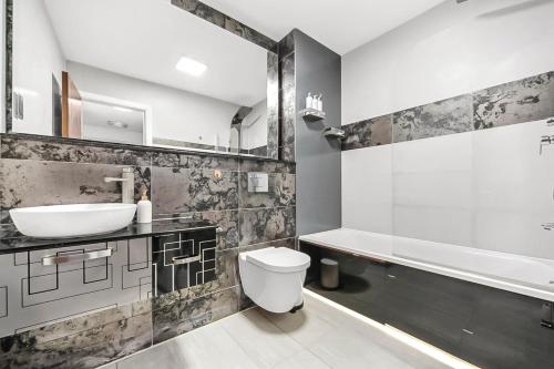 Ένα μπάνιο στο Large 2 Bed with Massive Balcony in Canary Wharf