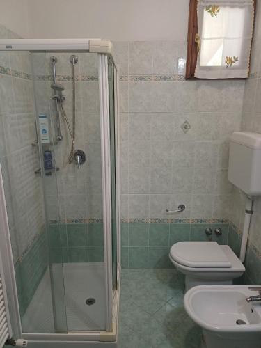 a bathroom with a shower and a toilet and a sink at Casa Daniele in Villanuova sul clisi