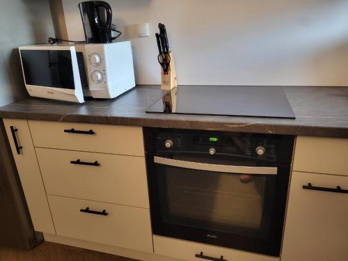 Una cocina o zona de cocina en Maison dans Résidence piscine