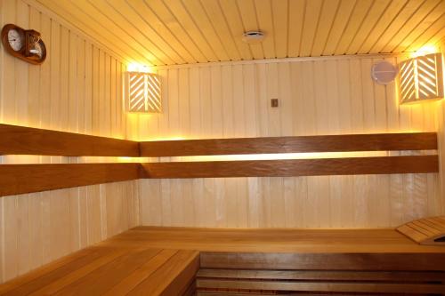 a sauna with a wooden bench in a room at Dar NFis Suites et chambres de luxe dans un havre de paix vue paradisiaque au bord du lac in Lalla Takerkoust