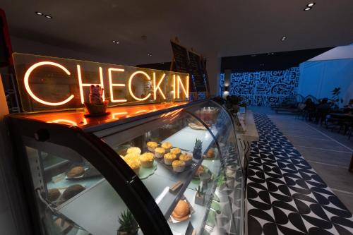 a bakery with a chexin sign on a display case at Kadangyan by 3BU Hostel in San Fernando