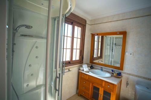 Et badeværelse på Villa Ilusión Home