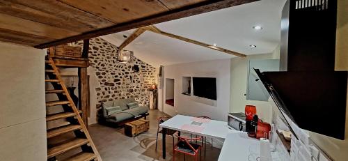 Gîte de village 2p, terrasse de toit et jacuzzi privatif