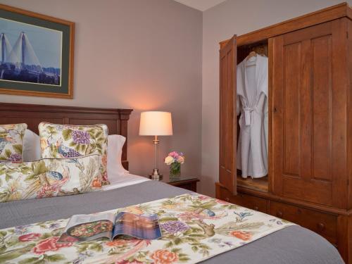 Ένα ή περισσότερα κρεβάτια σε δωμάτιο στο Mooreland Garden Inn