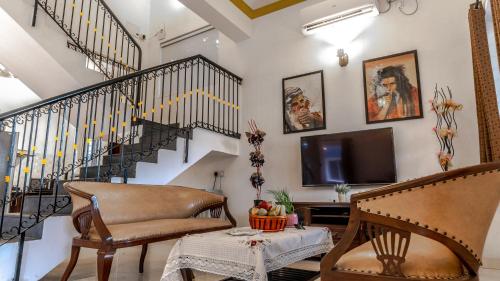 Χώρος καθιστικού στο Sunbliss Villa, 3BHK Private Pool-Caretaker, WiFi