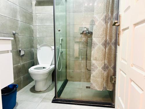 a bathroom with a toilet and a glass shower at Ksar Rimal par Immo Marina Vacances de Rêve MF in Marina Smir