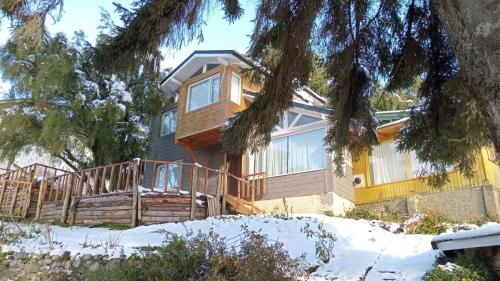 Hoone, kus puhkemaja asub