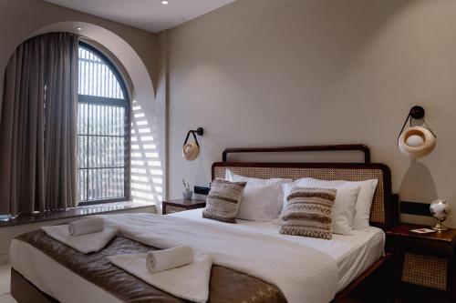 Postel nebo postele na pokoji v ubytování Kaas by Safarnama - Boutique Hotel