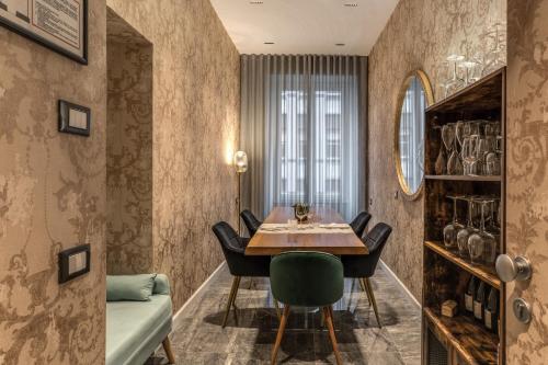 a dining room with a table and chairs at Apollo Boutique Hotel in Rome