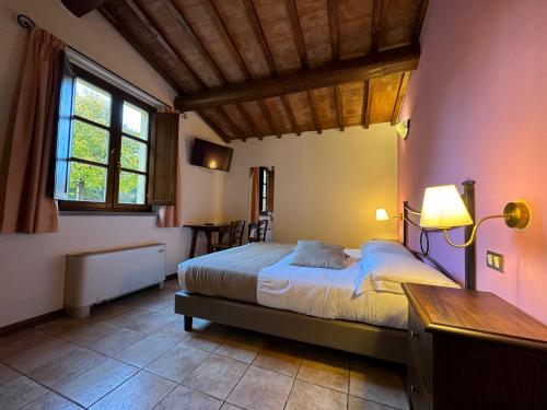 A bed or beds in a room at La Locanda dei Golosi