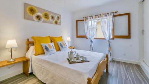 Spacious and cosy - village house房間的床