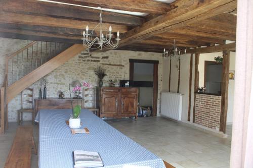 Η κουζίνα ή μικρή κουζίνα στο Gîte La Grange proche Sancerre