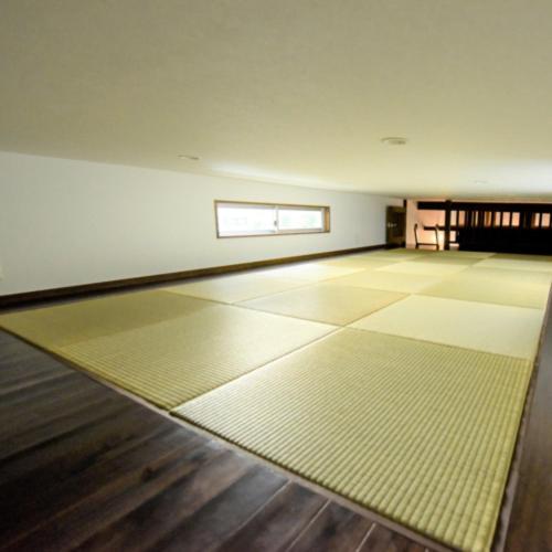 an empty room with a mat on the floor at Scallop Beach Condominium in Onna