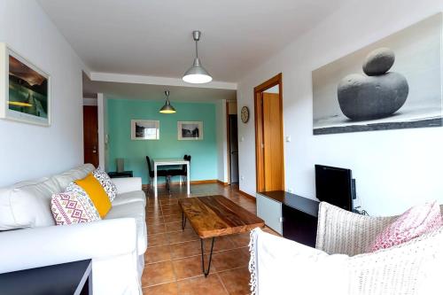 Vistas panorámica con gran terraza y piscina