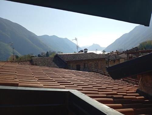 an empty amphitheater with mountains in the background at Casa RMF alla Fontana in Valsolda