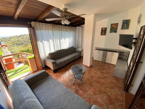 a living room with a couch and a television at Casa KePi in Olbia