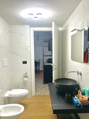 a bathroom with a black sink and a toilet at Savona Sea in Bari