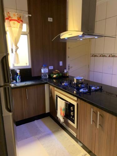 a kitchen with a stove and a stove top oven at Casa Angélica in Guarulhos