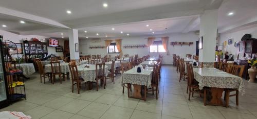 a dining room with tables and chairs in a restaurant at Estalagem Soeiro Meireles, Unipessoal, LDA in Lagoaça
