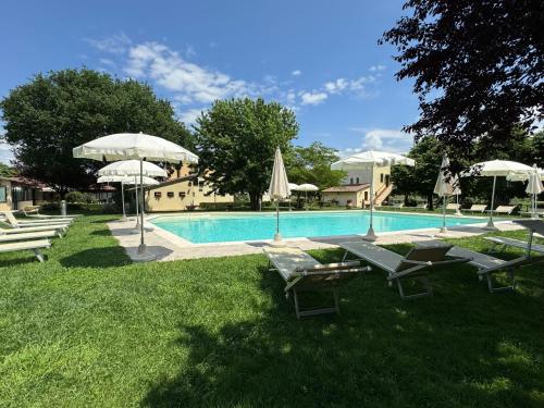 The swimming pool at or close to La Locanda dei Golosi