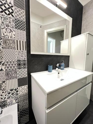 a bathroom with a white sink and a mirror at A Ka-sa in Molfetta