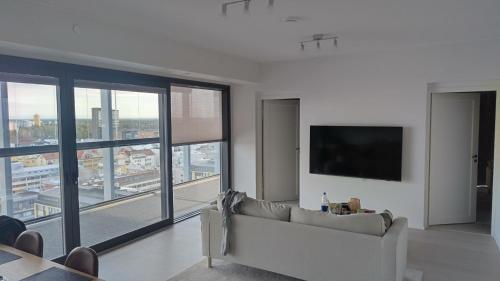 Μια τηλεόραση ή/και κέντρο ψυχαγωγίας στο Luxus Tower Apartment 14th Floor