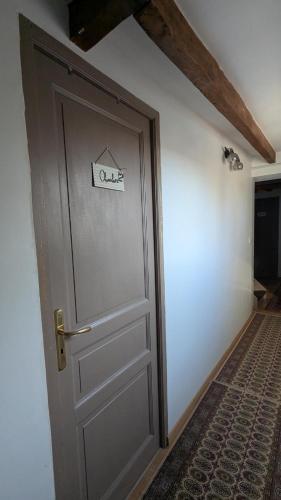 a door with a sign on it in a room at La Briarde triple PDJ in Boissy-le-Châtel