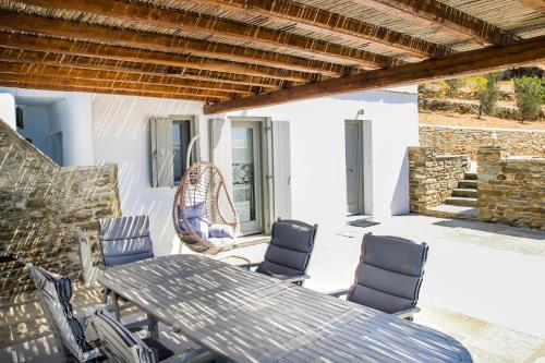 Gallery image of Triantaros Familly House in Triandáros