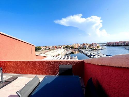 MAGNIFIQUE, GRAND ET MODERNE T3, PISCINE, WIFI, CLIM, VUE ET EMPLACEMENT SUPERBES, Coudalère