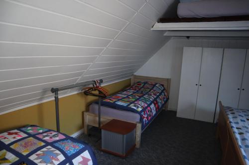 HünxeにあるRanch Drevenackの屋根裏部屋(ベッド2台、二段ベッド1組付)