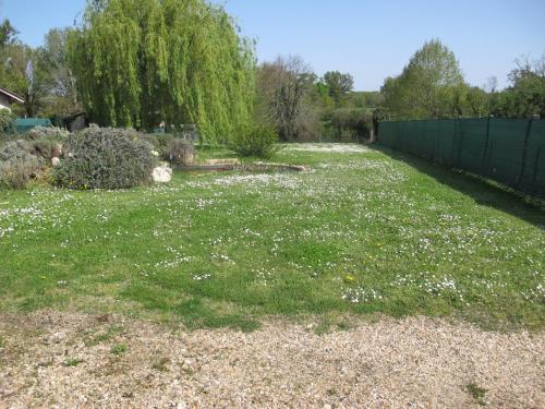 Photo de la galerie de l'établissement Studio climatisé accès rivière prox St Emilion, à Saint-Seurin-sur-lʼIsle