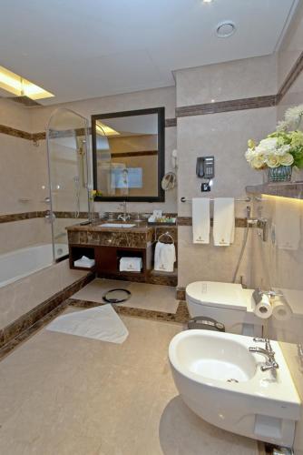 Bilik mandi di Casablanca Grand Hotel