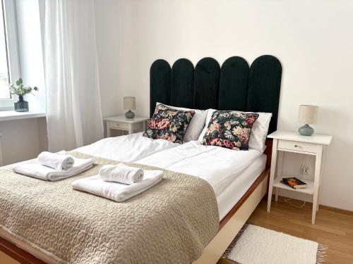 a bedroom with a large bed with two pillows on it at Apartament Babie Lato in Szczawnica