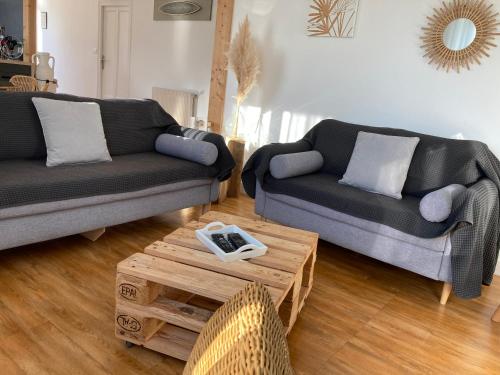 Ruang duduk di Gîte Les clés des Champs Côté Jardin