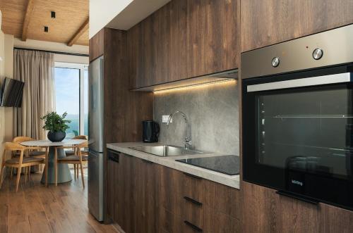 a kitchen with a sink and a microwave at Raviewha Luxury Apartments 2 in Ravdhoúkha