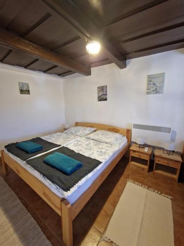 100 éves Présház 8257 Badacsonyörs, Orgona u 53 kép - 2
