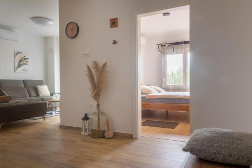 Ένα ή περισσότερα κρεβάτια σε δωμάτιο στο Apartman Madeleid SELF CHECK-IN, FREE PRIVATE PARKING