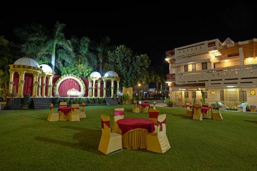 Jardín al aire libre en Haveli Banquet & Resort