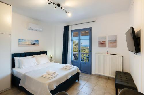 a bedroom with a bed with two towels on it at A L'AISE STUDIOs in Apolpaina