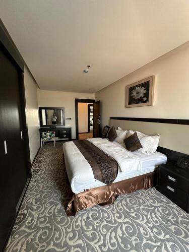 Ένα ή περισσότερα κρεβάτια σε δωμάτιο στο MBN ARTAMA Hotel