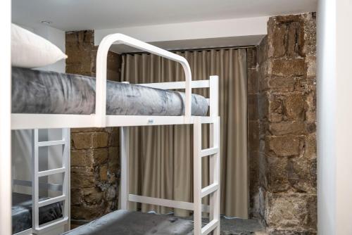 Postel nebo postele na pokoji v ubytování Albergue San Nicolás