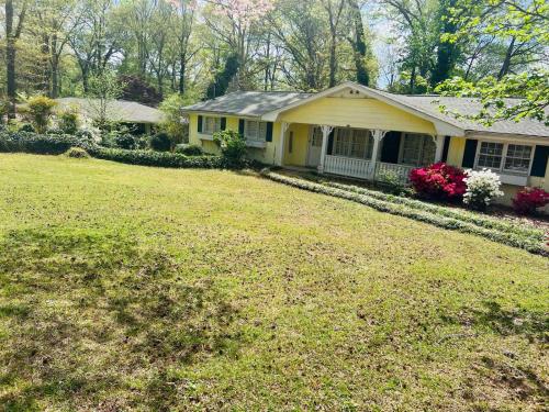Gallery image of Spacious ranch home near Stone Mountain Park in Stone Mountain