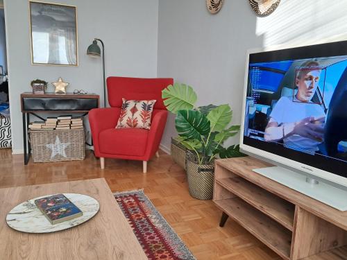 Μια τηλεόραση ή/και κέντρο ψυχαγωγίας στο Kiva asunto Vääksyn kanavalla