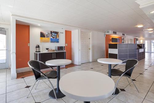 Motel 6-Dallas, TX - Market Center