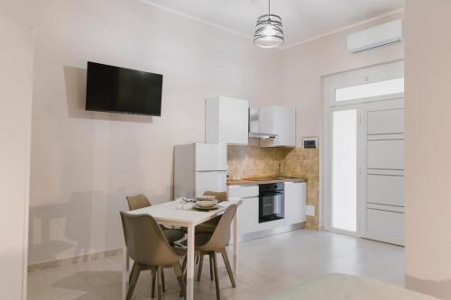 a kitchen with a table and chairs in a room at Alderi's Room in Termoli