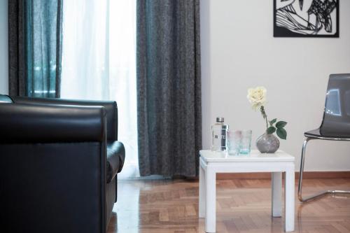 FilOikos Rare 5BR Suite 7mins to Syntagma Sleeps up to 10