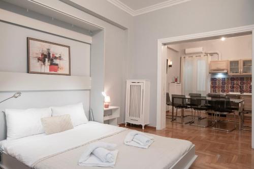 FilOikos Rare 5BR Suite 7mins to Syntagma Sleeps up to 10