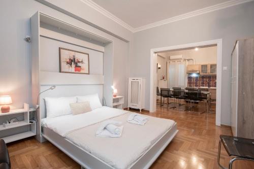 FilOikos Rare 5BR Suite 7mins to Syntagma Sleeps up to 10